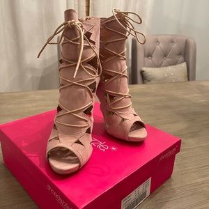 Shoedazzle blush heels sz11